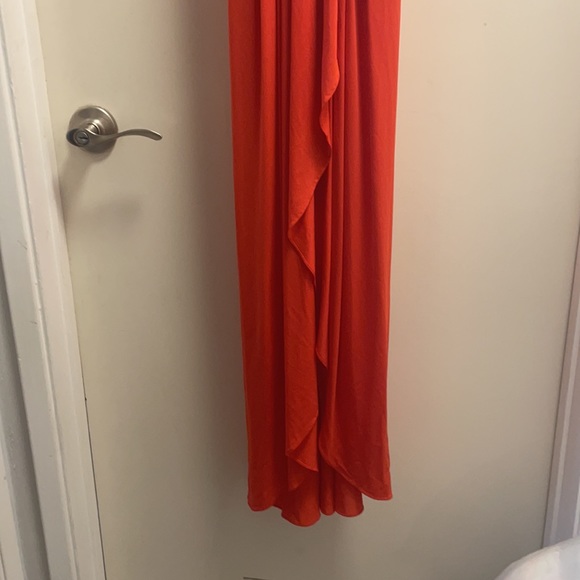 Side shown leg slit red fancy dress - Picture 2 of 9